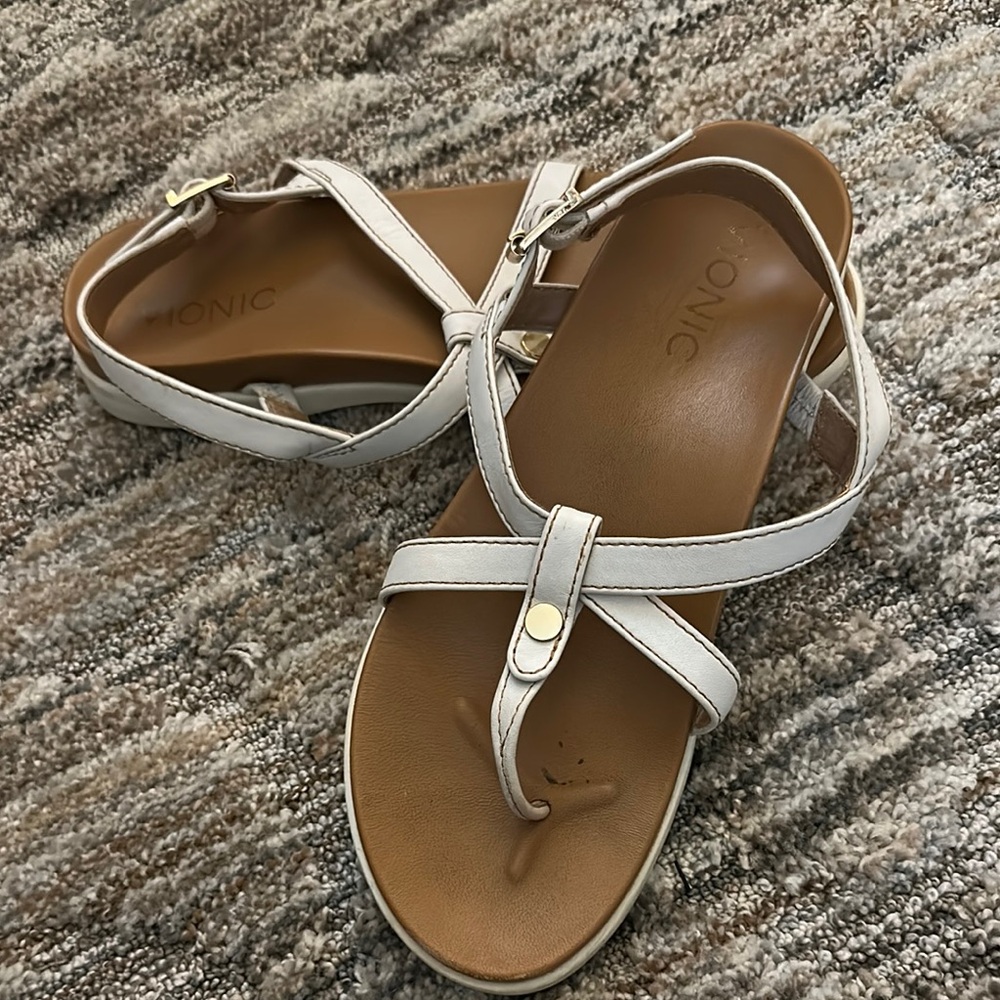 Vionic White and Brown Sandals with Contoured Footbed